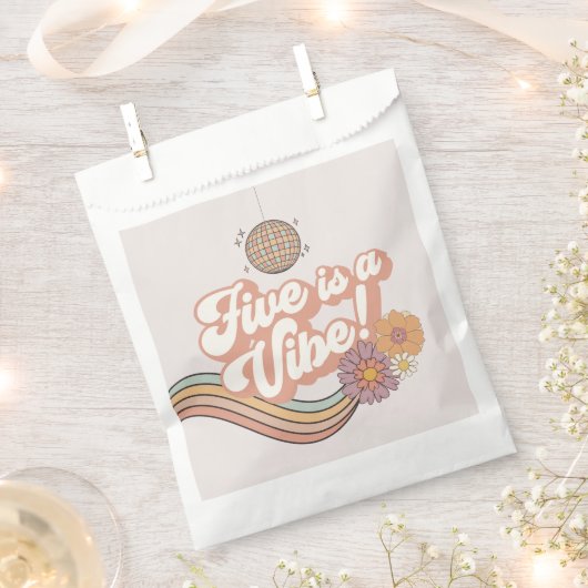 ファイブズはヴィベ5th誕生日パーティープレート フェイバーバッグ (クリップ留めされた状態)