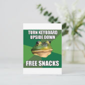 ファウルバチェラーフロッグフリースネックス ポストカード (スタンド正面)