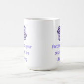 ファクトチェック:あなたの妄想が示されている コーヒーマグカップ (中央)