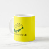 ファジー表現®ガッズデン国旗のレンガのジョーク黄色 コーヒーマグカップ (正面左)