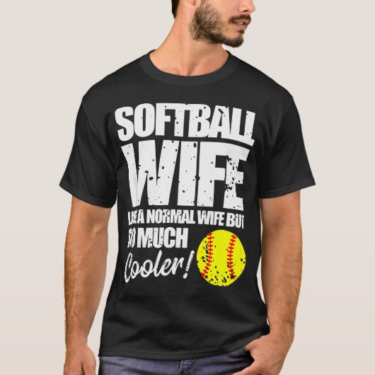 ファストピッチソフトボールコーチの妻 Tシャツ (正面)
