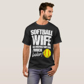 ファストピッチソフトボールコーチの妻 Tシャツ (正面フル)