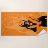 ファッショナブル黒踊りガールシルエット ビーチタオル (正面)