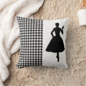 ファッションのシルエットとの黒くモダンな千鳥格子の クッション (ブランケット)