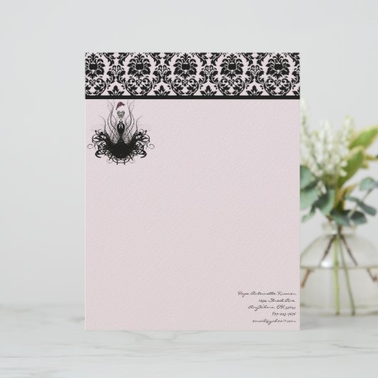 ファッションディーバ3ピンクラズベリーモノグラムダマスク レターヘッド (スタンド正面)