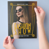 ファッションモデルの衣類を表示 チラシ (手)