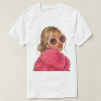 ファッション グラム ピンクのフェイクファーシャツのブロンド美人 Tシャツ