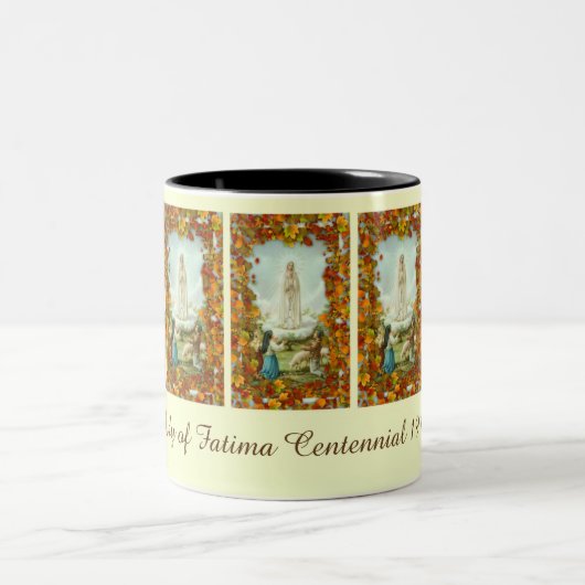 ファティマの百年間の秋の秋の私達の女性 ツートーンマグカップ (中央)