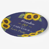 ファブラスとフィフティ誕生日モダンブルーサンフラワー ペーパープレート (アングル)