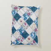 ファブリックスクラップの青いファッショナブルなパターン アクセントクッション (裏面(縦))