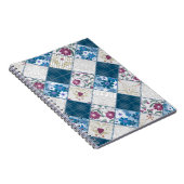 ファブリックスクラップの青いファッショナブルなパターン ノートブック (右側)