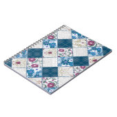 ファブリックスクラップの青いファッショナブルなパターン ノートブック (左側)