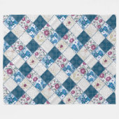 ファブリックスクラップの青いファッショナブルなパターン フリースブランケット (正面(横))