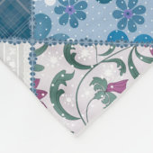 ファブリックスクラップの青いファッショナブルなパターン フリースブランケット (角)