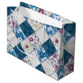ファブリックスクラップの青いファッショナブルなパターン ラージペーパーバッグ (正面アングル)