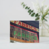 ファブリックストアネオンサイン衣料品地区ニューヨーク ポストカード (スタンド正面)