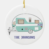 ファミリーキャンプRVトレーラーキャンパーラウンドクリスマス セラミックオーナメント (裏面)