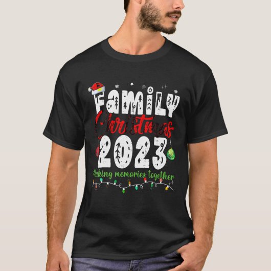 ファミリークリスマス2023マッチングスクワッドサンタ小妖精や小人おもしろい Tシャツ (正面)