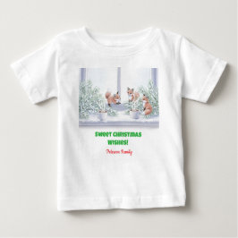 ファミリークリスマスTシャツ – Cozy Winterキツネシーン ベビーTシャツ