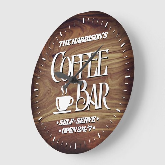ファミリーコーヒーバー パーソナライズされた ラージ壁時計 (傾斜)