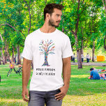 ファミリーツリーパーソナライズされたファミリー懇親会 Tシャツ<br><div class="desc">このTシャツで家族の懇親会スタイリッシュを記念しよう。モザイク飾のカラフルの木と簡単にあなたの家族の名前でカスタマイズできる。[さらにカスタマイズ]オプションを使用して、文字のサイズ、スタイル、色を変更する。我々は我々のアートワークを作成するので、あなたは他のデザイナーからの正確な画像を見つけることができない。オリジナルモザイク©ミケーレ・デイヴィス。</div>