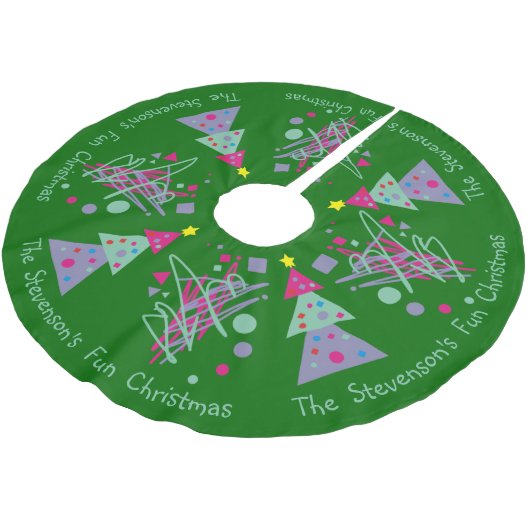 ファミリーネームおもしろいクリスマスブライトカラーズツリーズアート ブラッシュドポリエステルツリースカート (アングル)