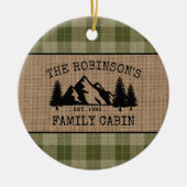 ファミリーネームキャビンツリーズセージグリーンプレイドバーラップ セラミックオーナメント (正面)