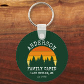 ファミリーネームキャビンパインツリーズサンセットグリーン キーホルダー (正面)