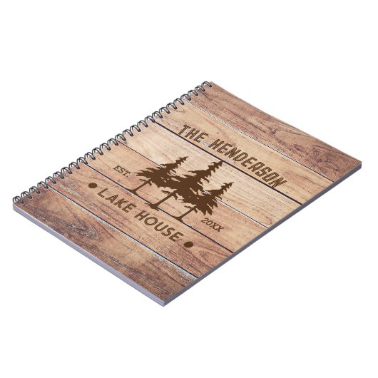 ファミリーネームレイクハウスパインツリーウッドパーソナライズされた ノートブック (左側)