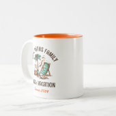 ファミリーバケーションヴィンテージレトロビーチホリデートリップ ツートーンマグカップ (正面左)