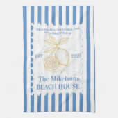ファミリーパーソナライズされたコースタルレモンビーチハウスデコ キッチンタオル (縦)