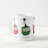 ファミリーパーソナライズされたレトロスキーリフトイラストレーション コーヒーマグカップ (正面左)