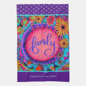 ファミリーパープルかわいらしフローラドットパーソナライズされた キッチンタオル (縦)