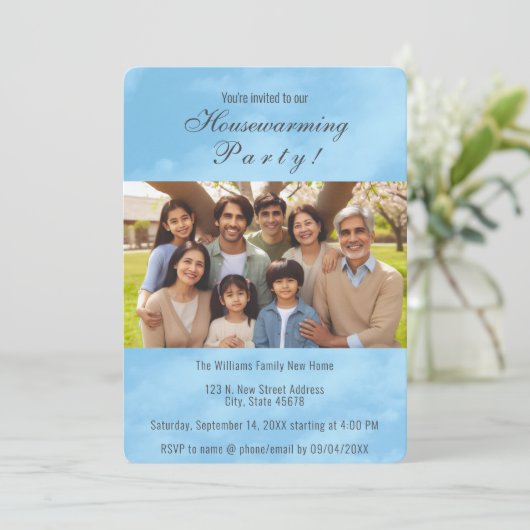 ファミリーフォトアンドブルースカイ引っ越し祝いパーティー招待状 案内状 (スタンド正面)