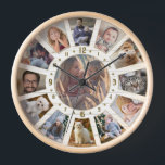 ファミリーフォトコラージュ13ファームハウスLtウッドカスタム 壁時計<br><div class="desc">このモダン農家の写真コラージュ時計は、13の家族の写真が円形にお気に入りの並び、中央に1つの写真と12の時計の時間に合わせてのまわりにいる。各写真は素朴縁どな軽色クリームのベージュのフレームを持つ。このデザインには、テクスチャ付きの濃い黄金色の数字も含まれている。背景は軽い納屋の木/しぞらえ(印フェイク刷)のテクスチャ。簡単テンプレートを使用して写真を追加するすべての写真が自動的にフレームを埋める。（写真のサンプルはすべて正方形）。写真の一部が切り取られて形状が作成される可能性があることに注意してください。詳細なおもしろいコラージュを表示する： https://www.zazzle.com/store/picturecollage</div>