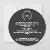 ファミリーフォトサークルと引用文付きツリースライス 招待状 (裏面)