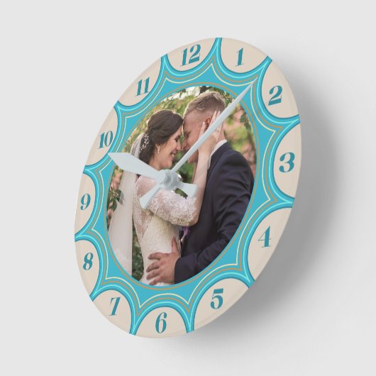 ファミリーフォトトロピカルビーチ日が差すこと パーソナライズされた ラウンド壁時計 (傾斜)