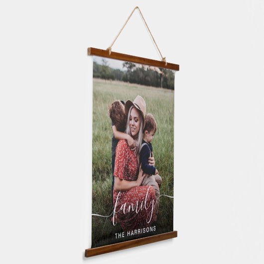 ファミリーホワイトスクリプトフォトオーバーレイモノグラム 吊り下げ型タペストリー (傾斜あり)