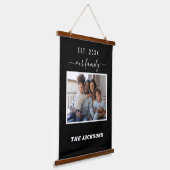 ファミリー写真名スクリプト白黒 吊り下げ型タペストリー (傾斜あり)