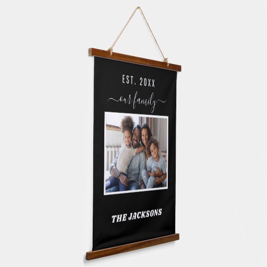 ファミリー写真名スクリプト白黒 吊り下げ型タペストリー (傾斜あり)