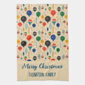 ファミリー名かわいいレトロオーナメント伝統的クリスマス キッチンタオル (縦)
