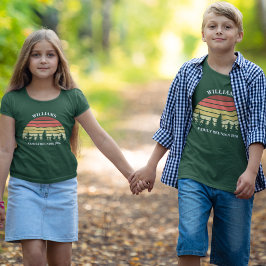 ファミリー懇親会カスタムフォレストキャンピングトリップサンセット Tシャツ