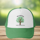 ファミリー懇親会ツリーかわいいカスタムマッチンググリーン キャップ<br><div class="desc">次のカスタマイズ家族の懇親会のために、緑の可愛いマッチの木の帽子。自然スケッチの下のイベントと年と緑の葉の上にあなたの家族の姓でパーソナライズ。</div>