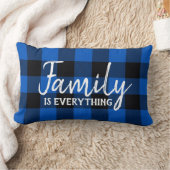 ファミリー文字オンブラックアンドブループレイド ランバークッション (ブランケット)