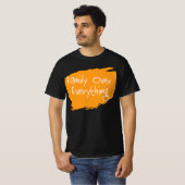 ファミリー・オーバー・エブリシングTシャツ Tシャツ (正面フル)