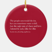 ファミリ名定義モダンおもしろい赤 セラミックオーナメント (裏面)