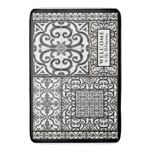 ファモダンームハウスウェルカムブラックアンドホワイトファミリー バスマット (正面縦)
