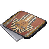 ファラオアーティザンクロシェプリントエレクトロニクスバッグ ラップトップスリーブ (正面下部)