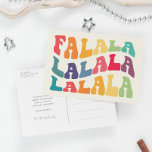 ファラララグルービー波のクリカラフルスマス シーズンポストカード<br><div class="desc">FaLaLaLaLaクリスマスカード：波形のヴィンテージタイポグラフィとカラフルパレットを持つレトロなデザイン。</div>