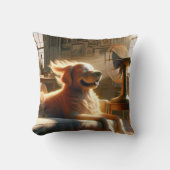 ファンの前に座っているゴールデンレトリバー クッション (正面)